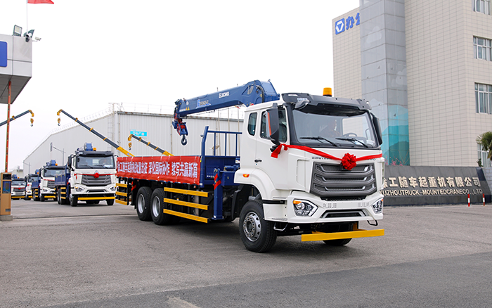 徐工SQS250隨車起重機批量發車，助力 “一帶一路” 沿線基建騰飛